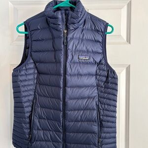 Patagonia Down Sweater Vest classic navy size medium New with Tags